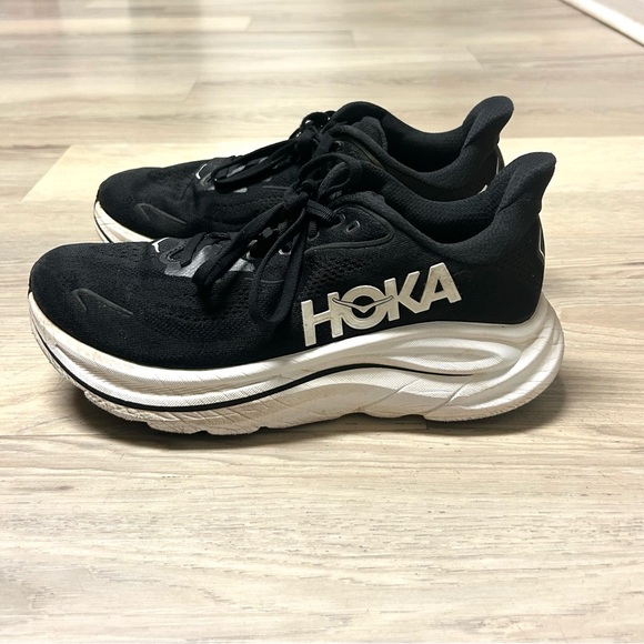 Hoka One One Shoes Women Sz 8.5 Clifton 10 Black White Athletic Running Sneakers - Picture 2 of 12